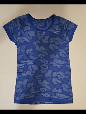 Nike Womens Blue Camo Short Sleeve Performance Tee